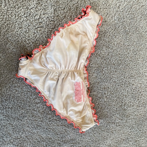 Victoria Secret The Ruffle Cheeky - Picture 6 of 6